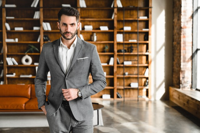 Ofis Şıklığı İçin En Uygun Takım Elbise Renkleri