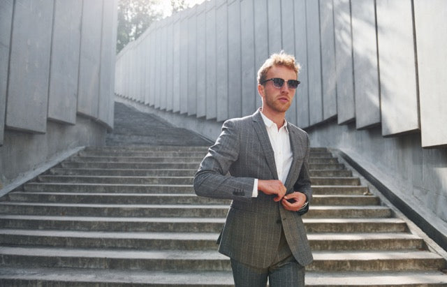 Gri Blazer Ceket ile Ofis ve Haftasonu Kombinleri