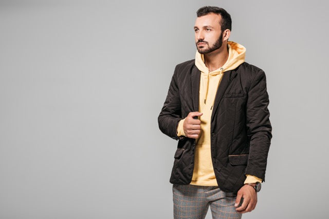 Ceket Altına Sweatshirt Giyilir mi? Modern Stil Tüyoları