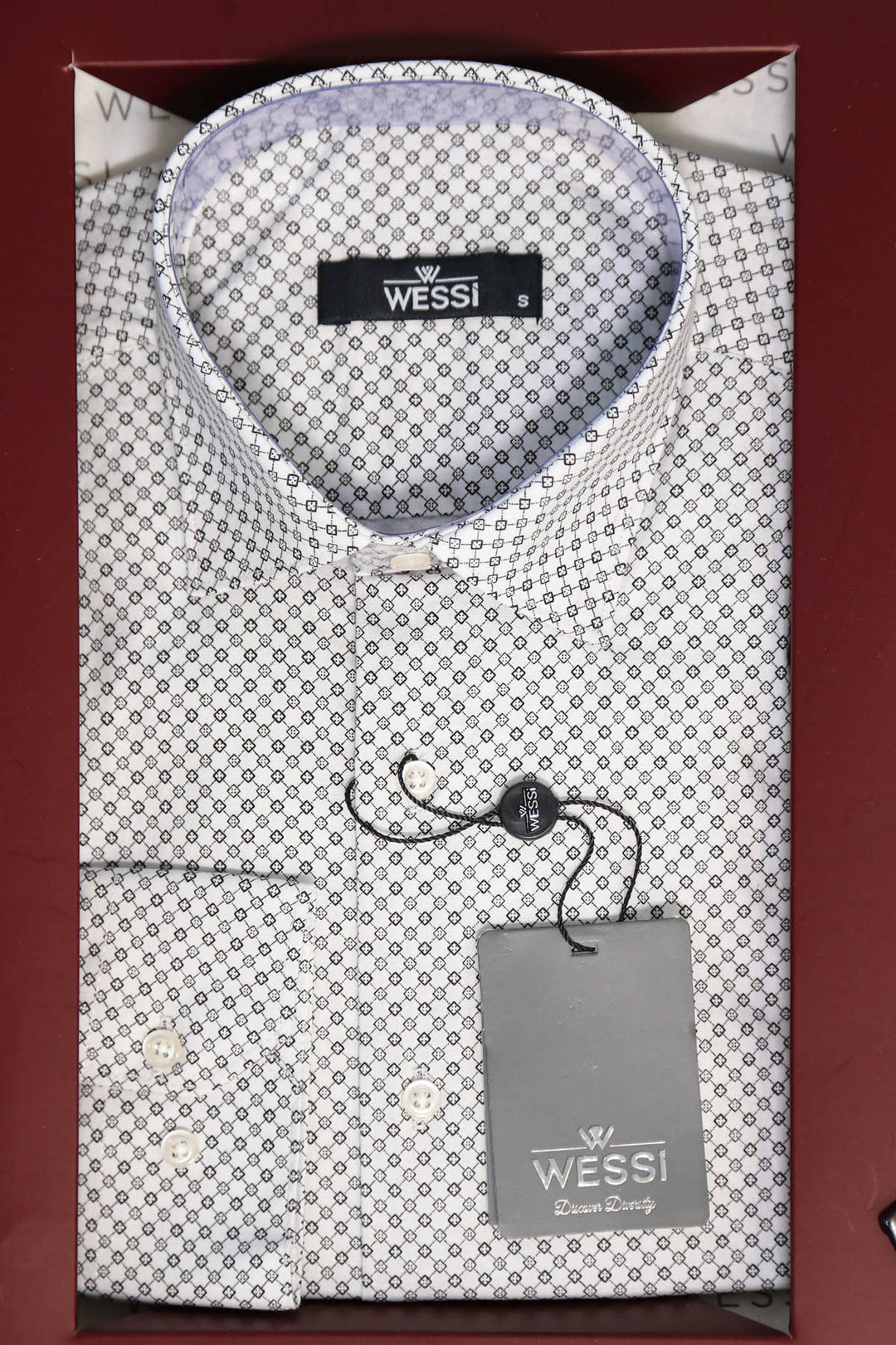 Wessi Erkek 3’lü Hediye Seti – Beyaz Mini Kare Desenli Gömlek + Bordo Kravat + Siyah