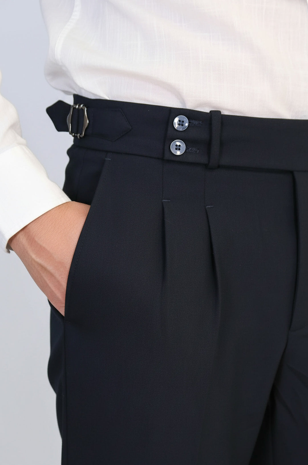 Old Money Stil Çift Pileli Yüksek Bel Toka Detaylı Slim Fit Lacivert Erkek Pantolon – Wessi