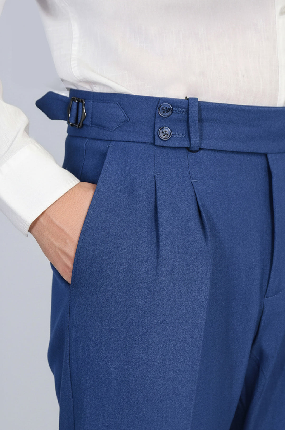 Old Money Stil Çift Pileli Yüksek Bel Toka Detaylı Slim Fit Saks Mavisi Erkek Pantolon – Wessi