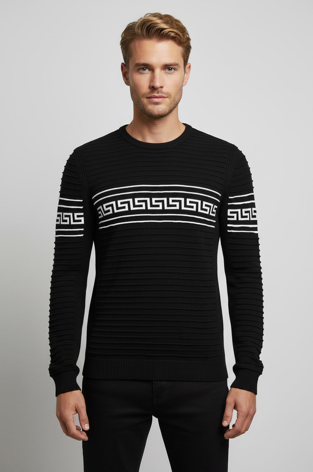 Siyah Üzerine Göğüs Desenli Bisiklet Yaka Triko - Wessi