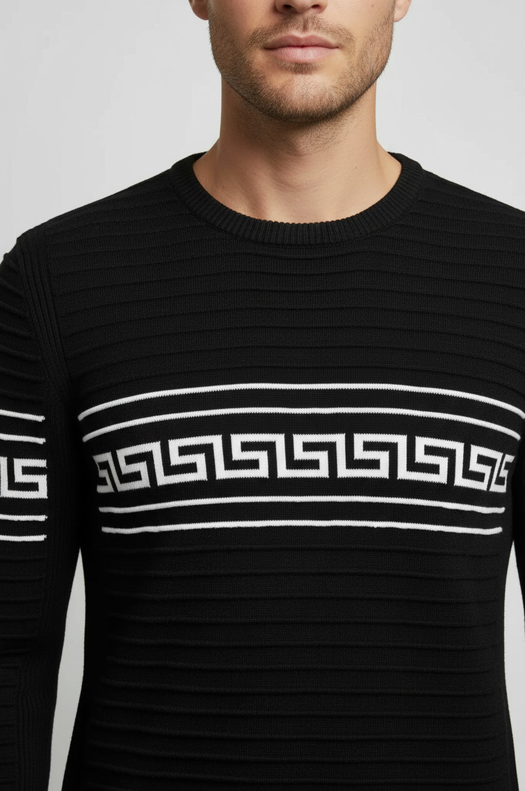 Siyah Üzerine Göğüs Desenli Bisiklet Yaka Triko - Wessi