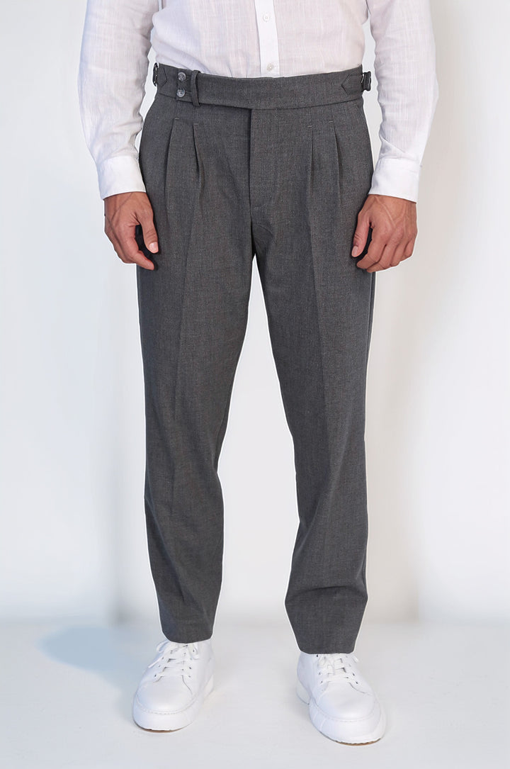 Old Money Stil Çift Pileli Yüksek Bel Toka Detaylı Slim Fit Antrasit Erkek Pantolon – Wessi
