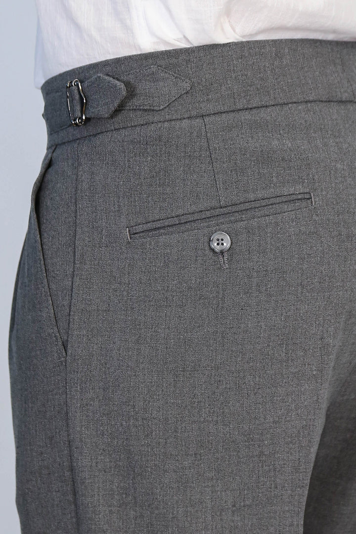 Old Money Stil Çift Pileli Yüksek Bel Toka Detaylı Slim Fit Antrasit Erkek Pantolon – Wessi