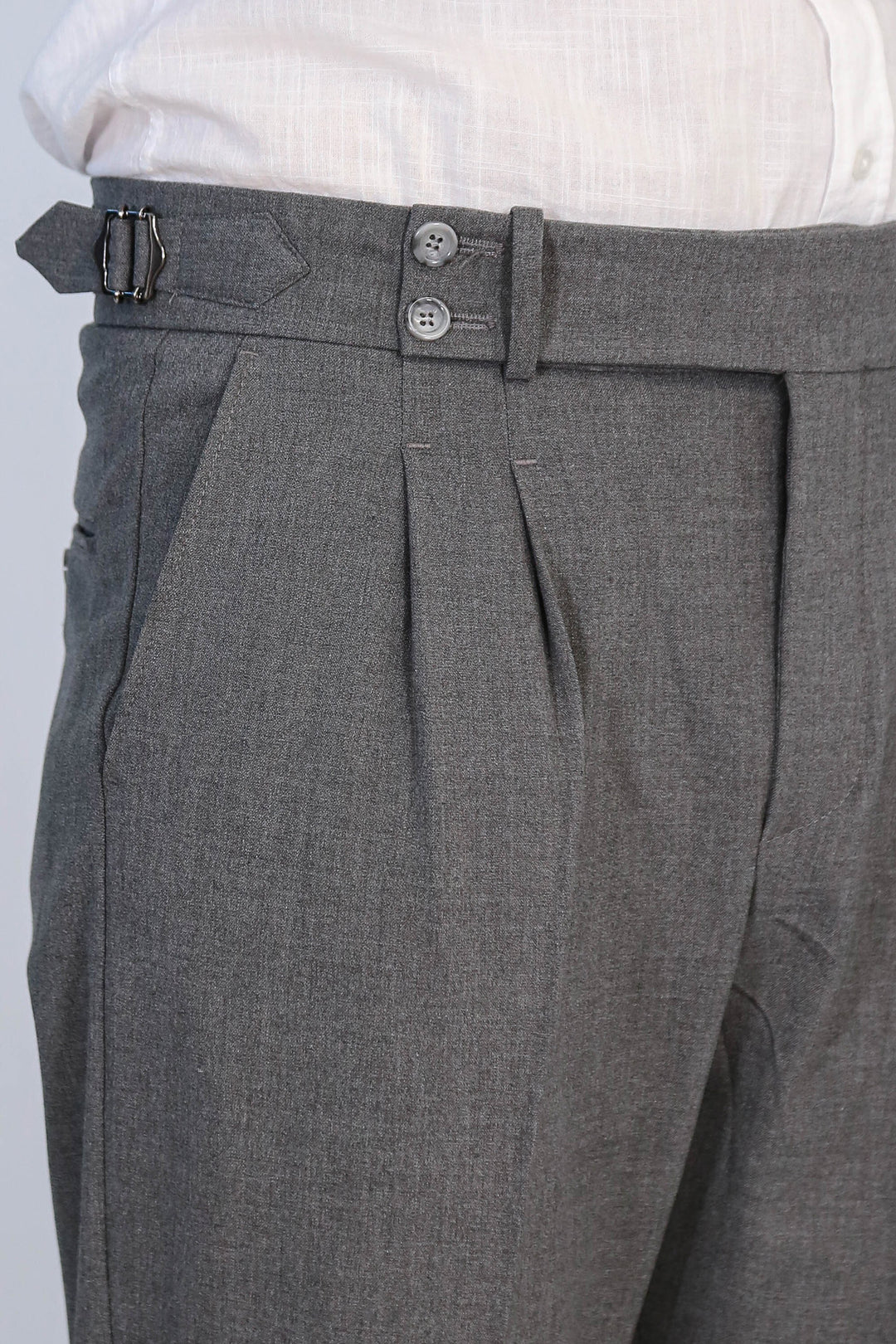 Old Money Stil Çift Pileli Yüksek Bel Toka Detaylı Slim Fit Antrasit Erkek Pantolon – Wessi