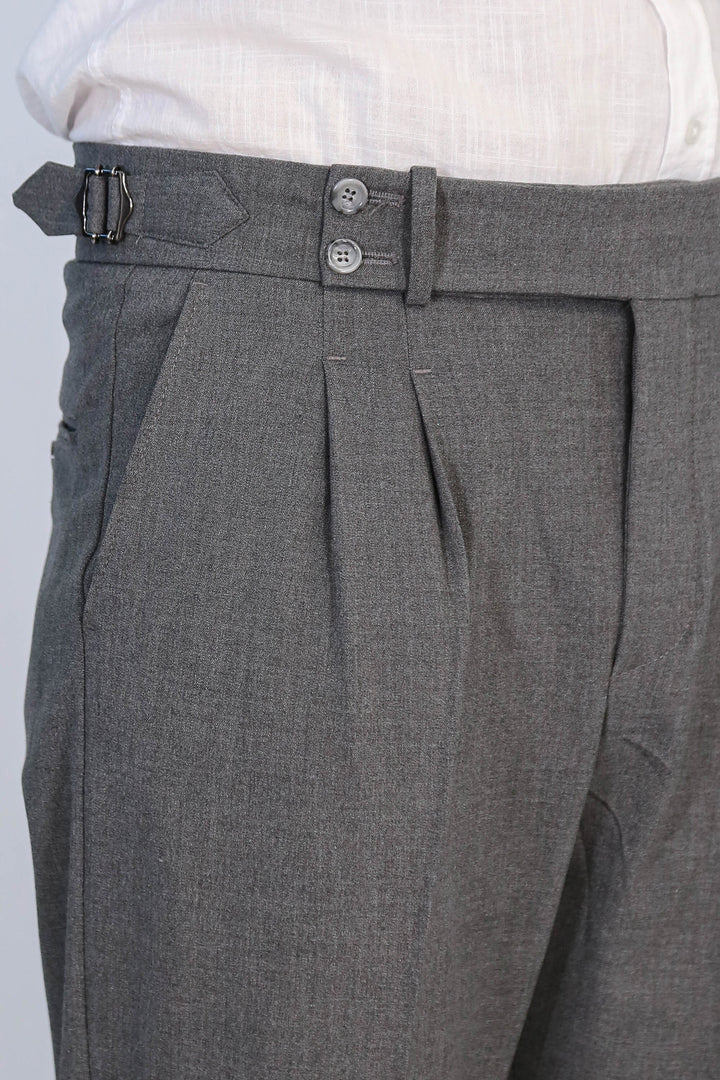 Old Money Stil Çift Pileli Yüksek Bel Toka Detaylı Slim Fit Antrasit Erkek Pantolon – Wessi