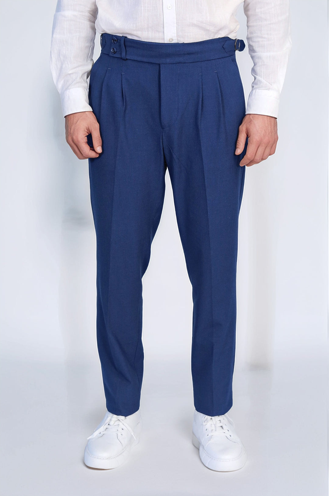 Old Money Stil Çift Pileli Yüksek Bel Toka Detaylı Slim Fit Saks Mavisi Erkek Pantolon – Wessi