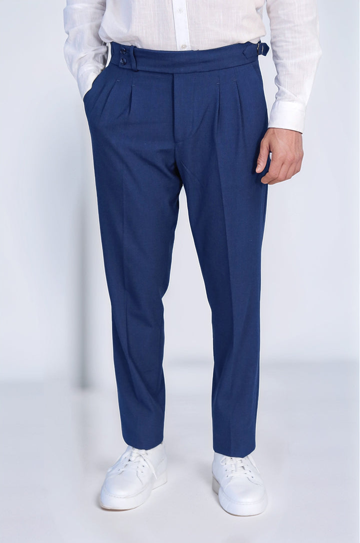 Old Money Stil Çift Pileli Yüksek Bel Toka Detaylı Slim Fit Saks Mavisi Erkek Pantolon – Wessi