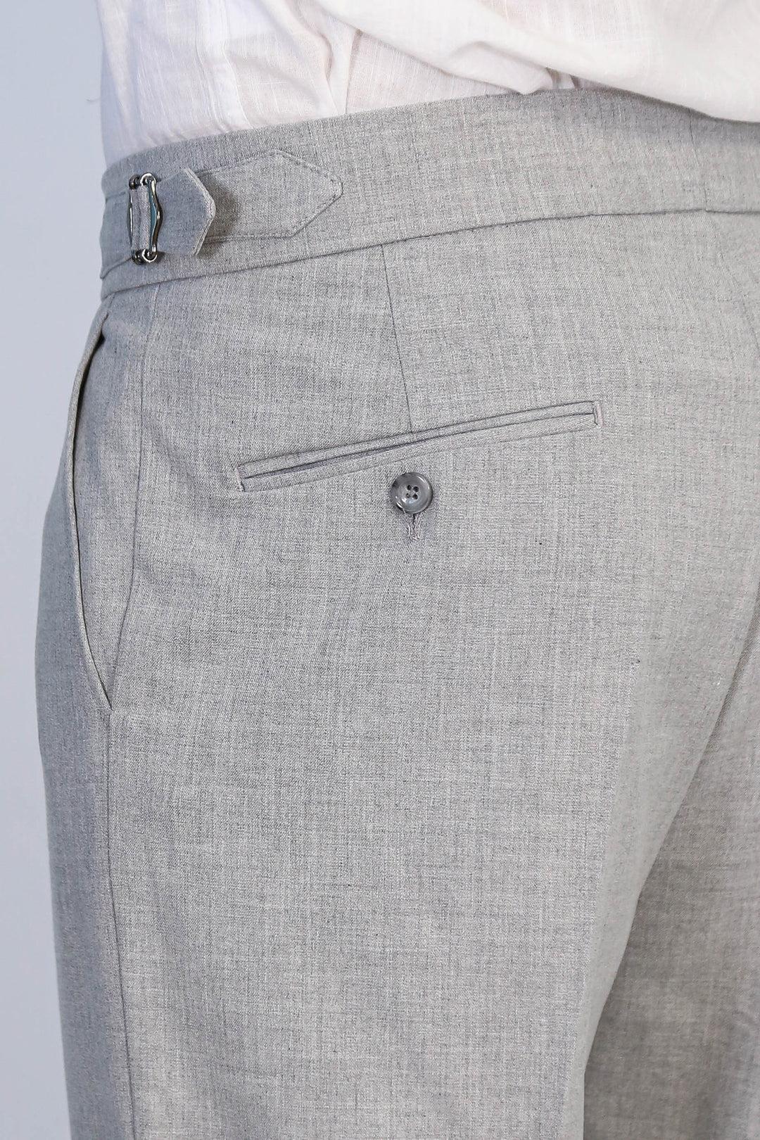 Old Money Stil Çift Pileli Yüksek Bel Toka Detaylı Slim Fit Gri Erkek Pantolon – Wessi
