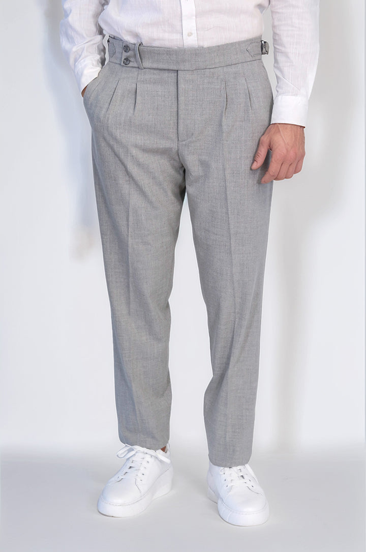 Old Money Stil Çift Pileli Yüksek Bel Toka Detaylı Slim Fit Gri Erkek Pantolon – Wessi