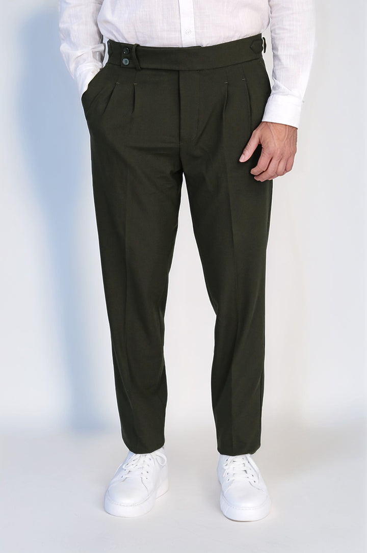 Old Money Stil Çift Pileli Yüksek Bel Toka Detaylı Slim Fit Haki Erkek Pantolon – Wessi