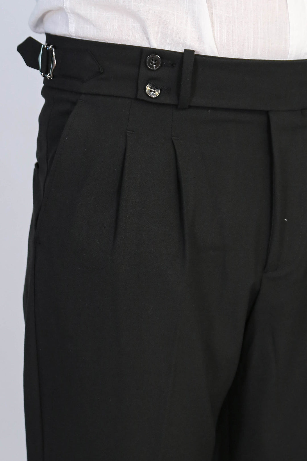 Old Money Stil Çift Pileli Yüksek Bel Toka Detaylı Slim Fit Siyah Erkek Pantolon – Wessi