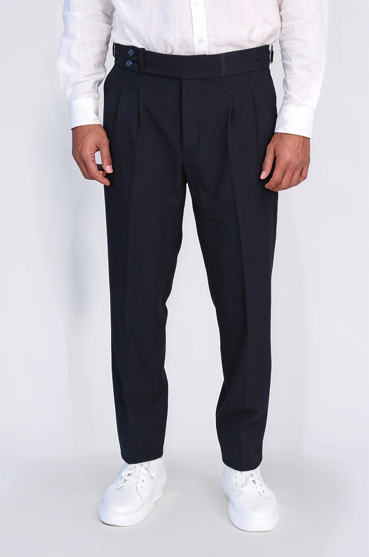 Old Money Stil Çift Pileli Yüksek Bel Toka Detaylı Slim Fit Lacivert Erkek Pantolon – Wessi