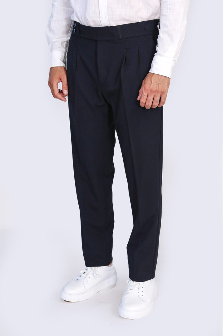 Old Money Stil Çift Pileli Yüksek Bel Toka Detaylı Slim Fit Lacivert Erkek Pantolon – Wessi