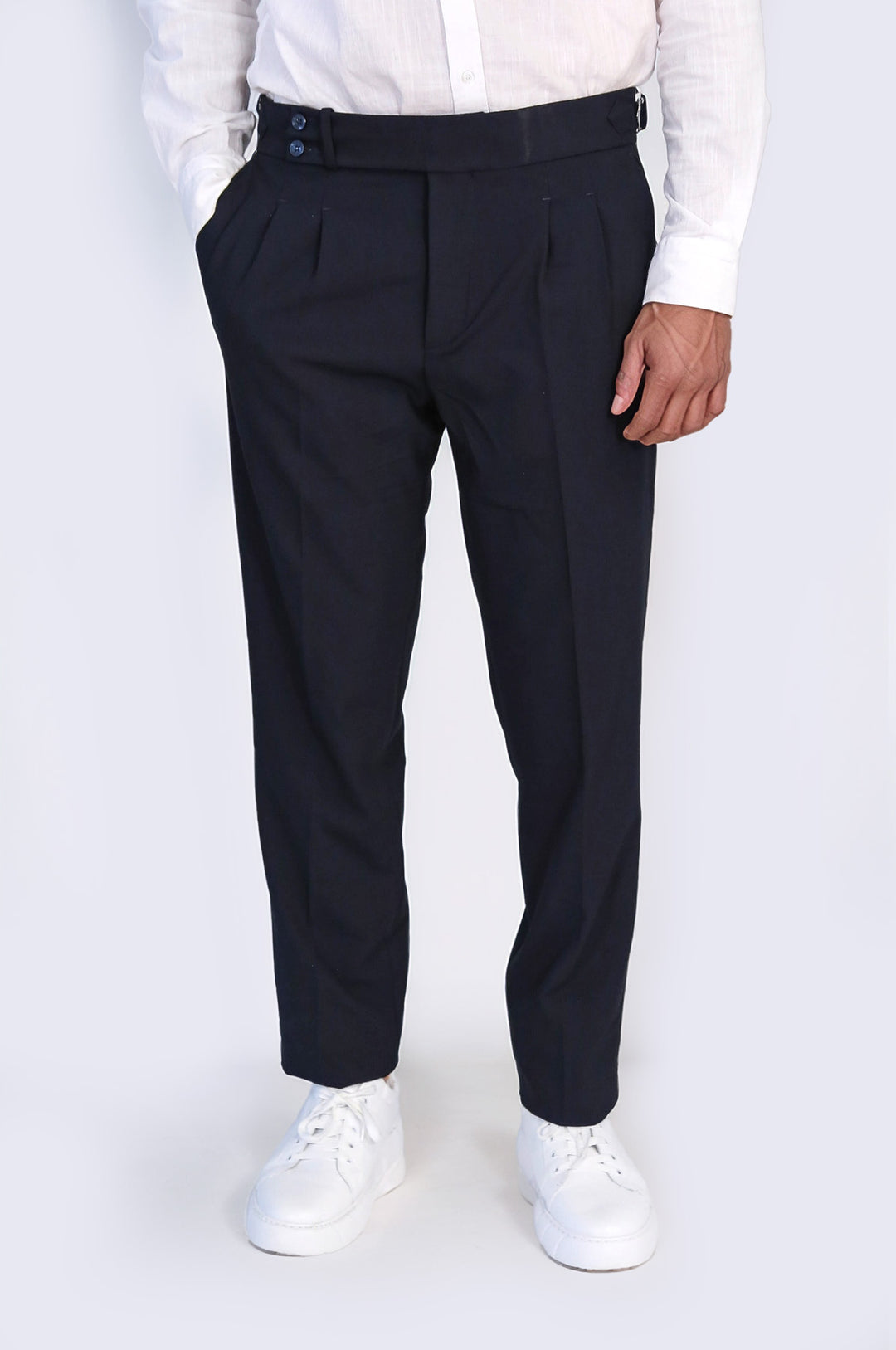 Old Money Stil Çift Pileli Yüksek Bel Toka Detaylı Slim Fit Lacivert Erkek Pantolon – Wessi